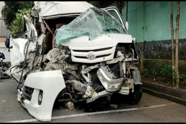 Sopir Ngantuk Minibus...