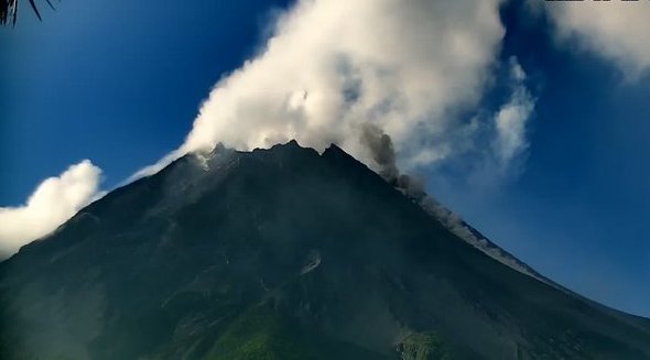 Merapi Kembali Muntah,...