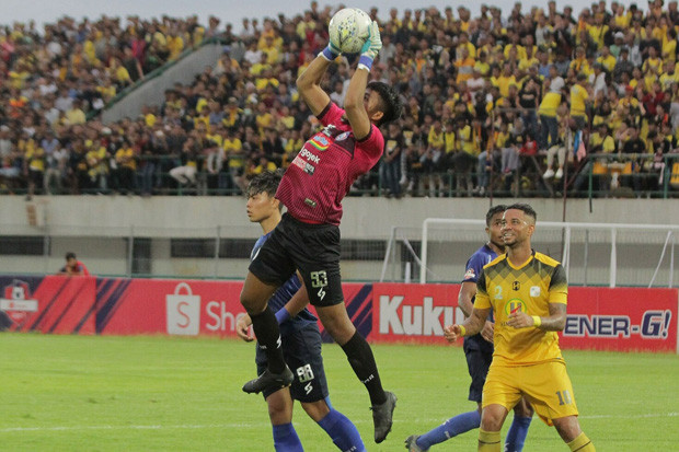 Kiper Arema FC Siap...