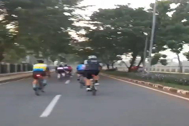 Kesal dengan Pesepeda...