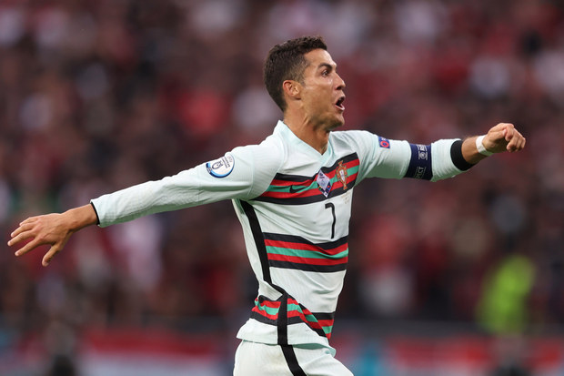 Insiden Coca-Cola, Cristiano...