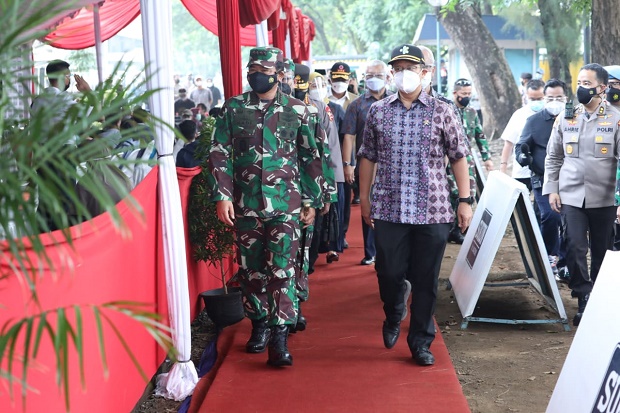 Panglima TNI Pantau...