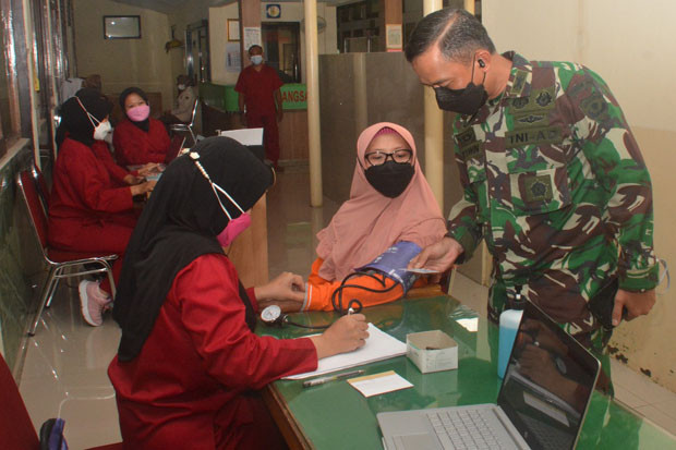 1.200 Orang Ikuti Vaksinasi...