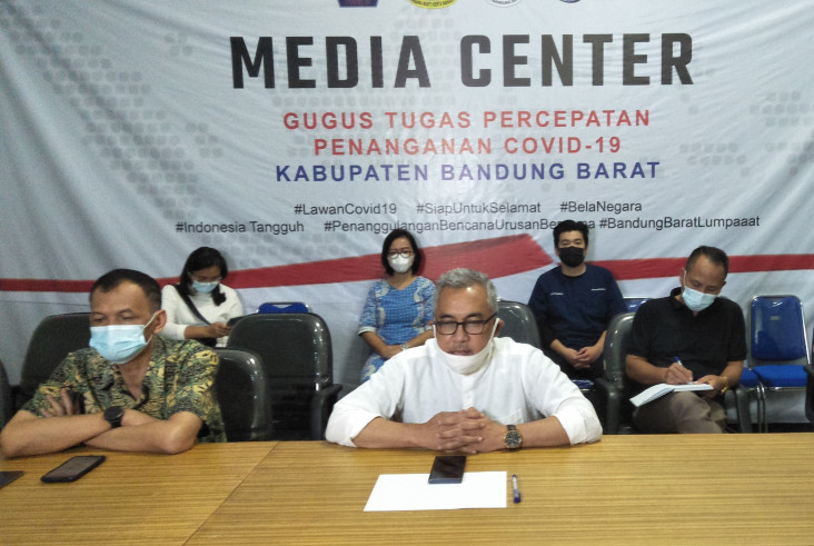 Rumah Sakit Penuh, Pemda...