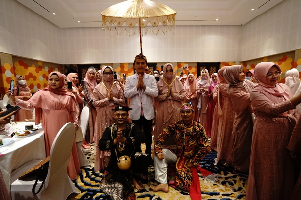 DrW Skincare Serahkan...