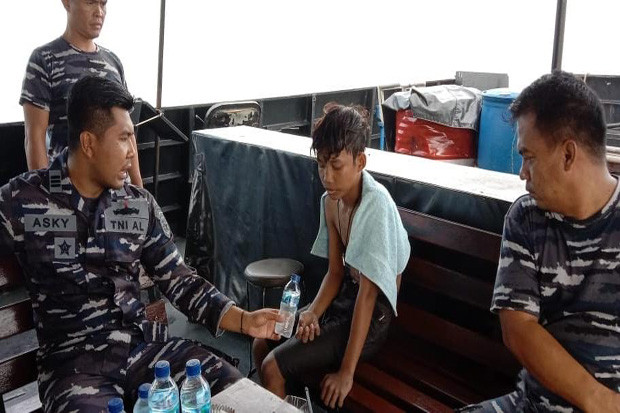 KRI Sembilang Selamatkan...