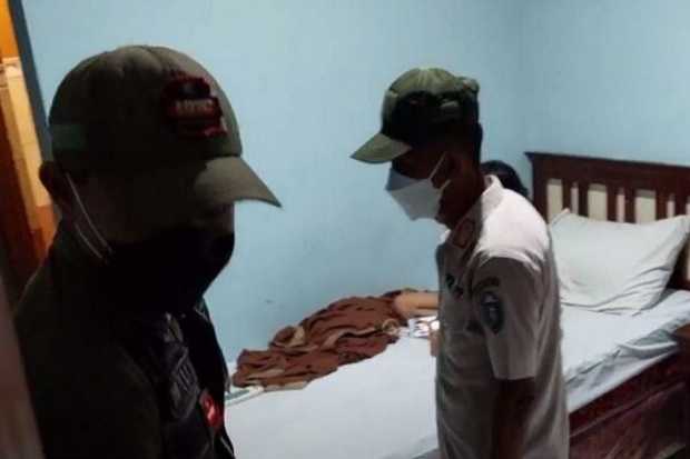 12 Pasangan Digerebek...