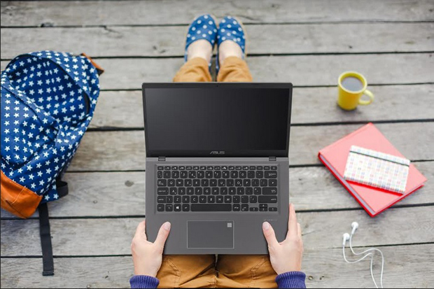 ASUS Perkenalkan Laptop...