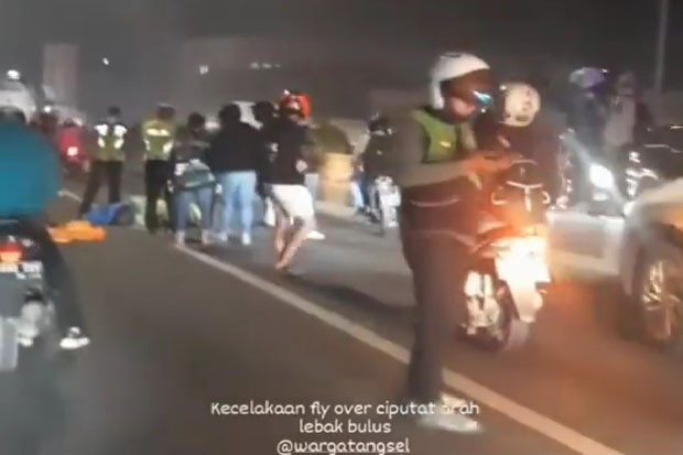 Diduga Terperosok Lubang,...