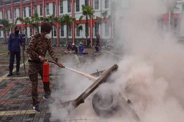 Ada Kepulan Asap dan...