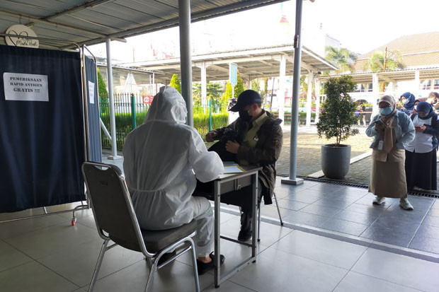 Rapid Antigen di Stasiun...
