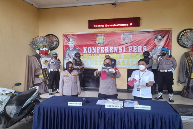 Bengis saat Merampok...