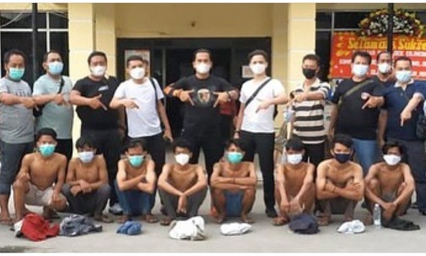 Polisi Ciduk 8 Orang...