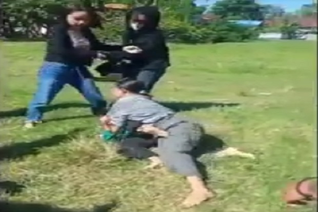 Sinjai Gempar, Remaja...