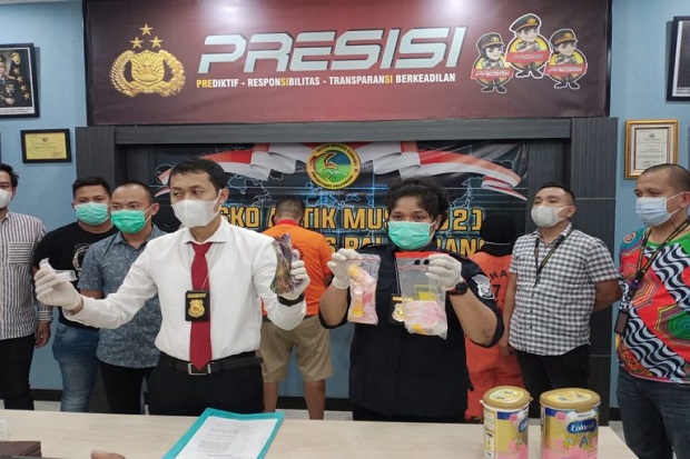 Saat Temannya Berjibaku...