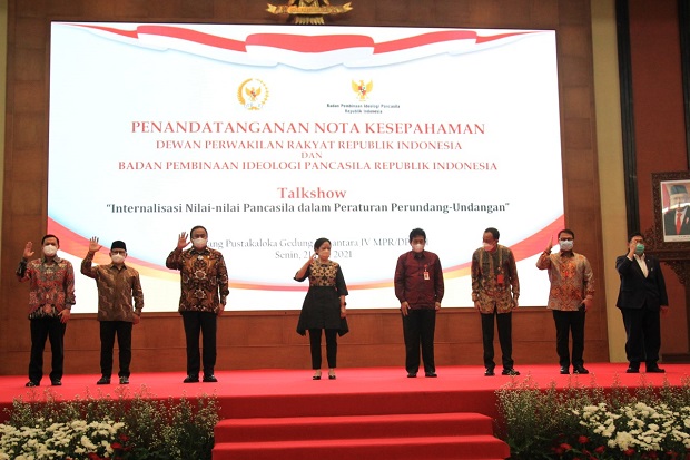 Hadiri Penandatanganan...