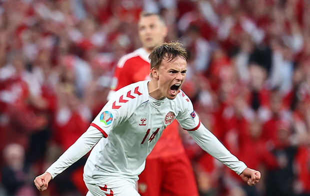 Denmark Bentrok Wales...