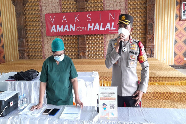 Bubarkan Acara di Universitas...