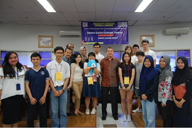 11 Mahasiswa UEU Raih...