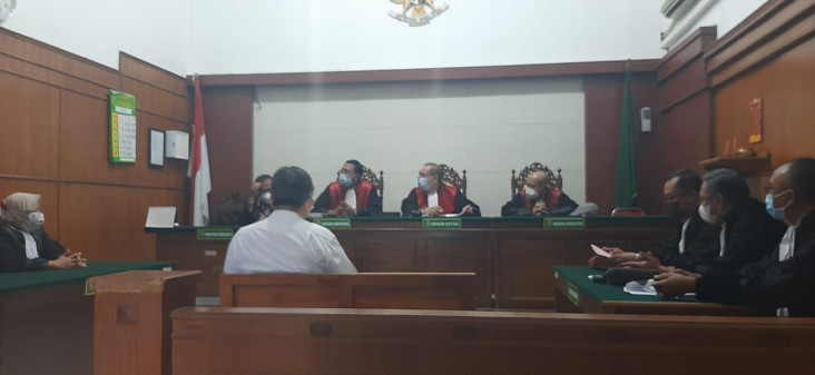 Diduga Gelapkan Uang...