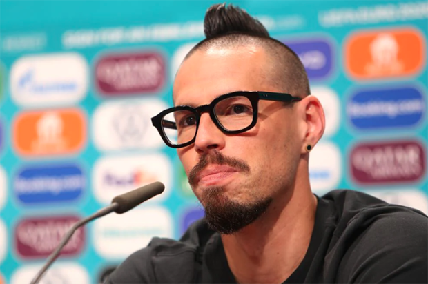 Hamsik Tergoda Ulangi...