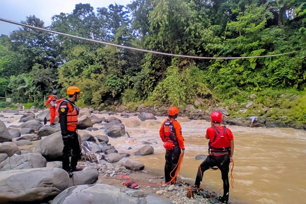 Dua Hari Tenggelam,...