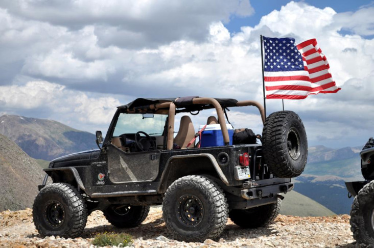 Kalahkan Ford, Jeep...