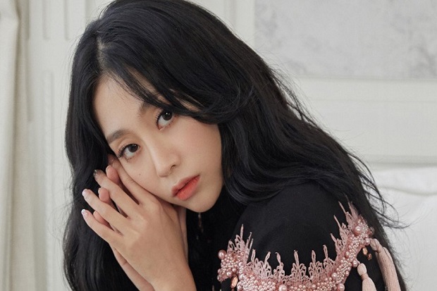 Seo Jisoo Positif Covid-19,...