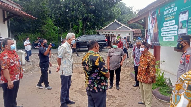 COVID-19 Makin Menggila,...