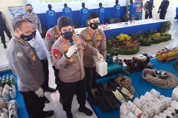 Polisi Bekuk 8 Nelayan...