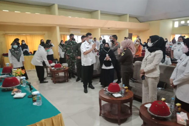 Hadiri Sosialisasi Data...