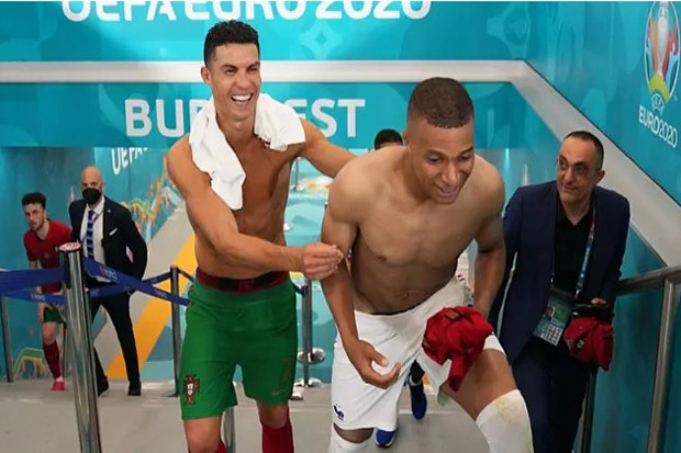 Ronaldo Diminta Bertahan...