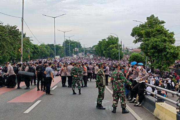 Ricuh di Flyover Pondok...