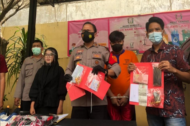 Demi Tampil Modis di...
