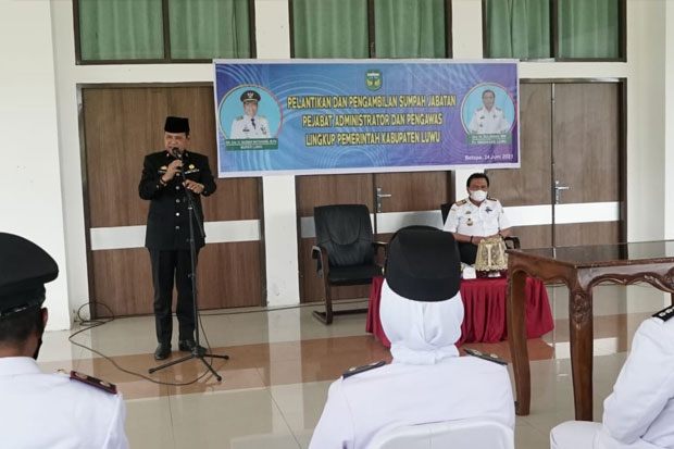 Lantik Puluhan Pejabat...