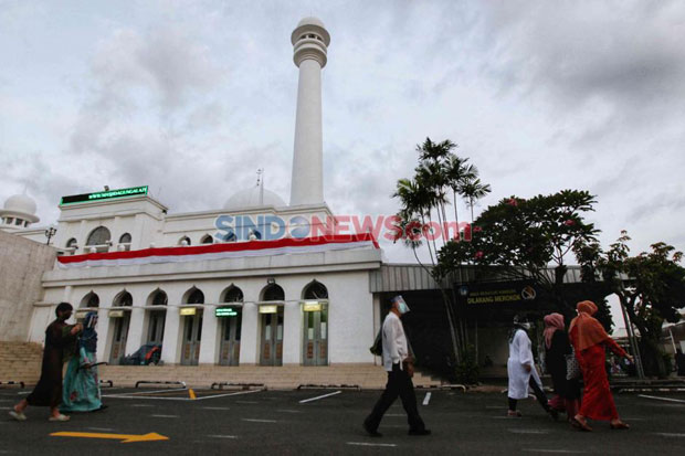 DKI Tiadakan Salat Jumat,...