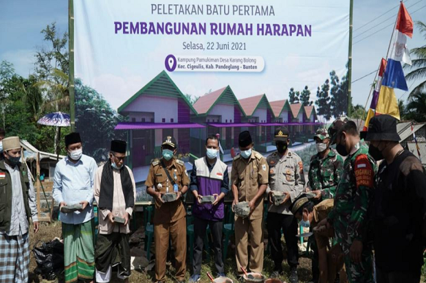 Beri Perhatian kepada...