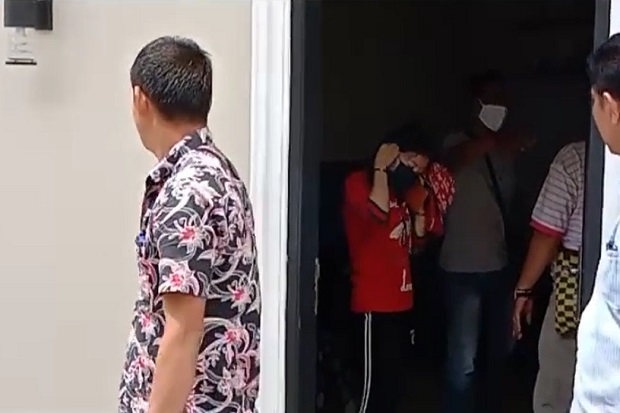 Tak Ingin Berdamai,...