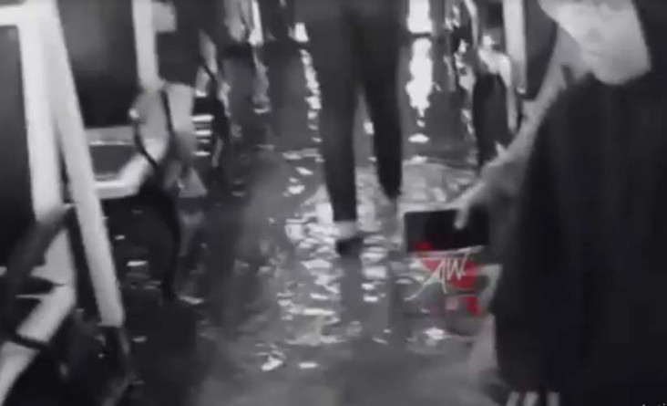 Viral! Atap Kapal Aceh...