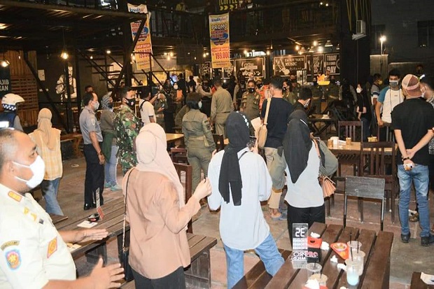 Langgar Jam Operasi...
