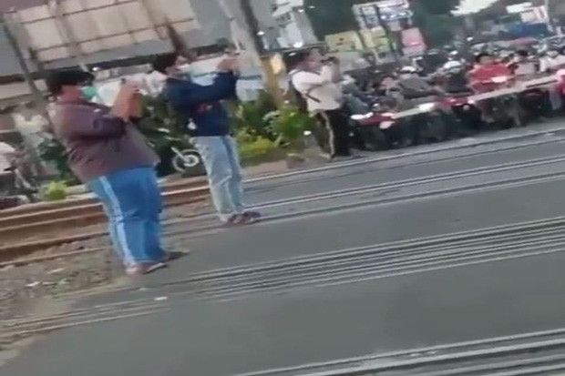 Aksi Berbahaya Remaja...