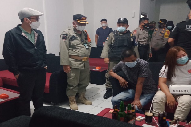 Corona Mengganas, Warga...