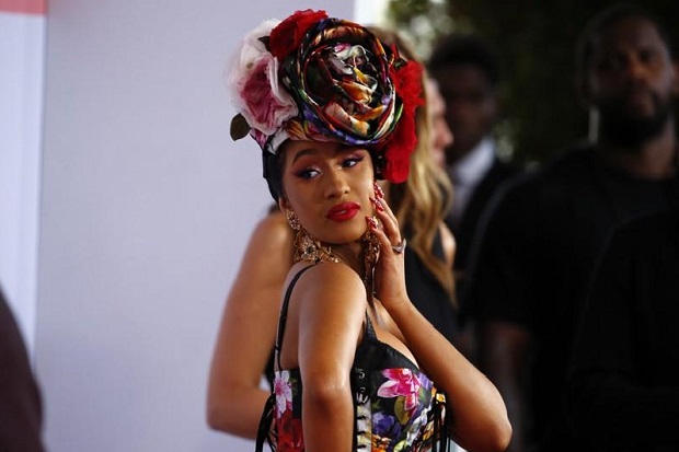 Cardi B Umumkan Hamil...