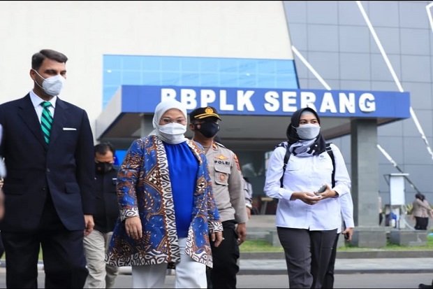 Poles Tenaga Kerja Sektor...