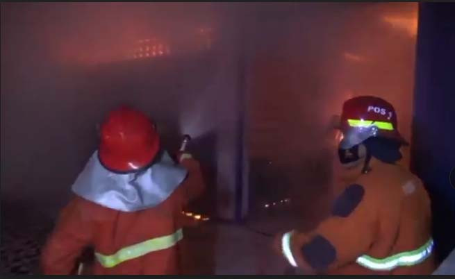 Toko Oli di Madiun Terbakar...