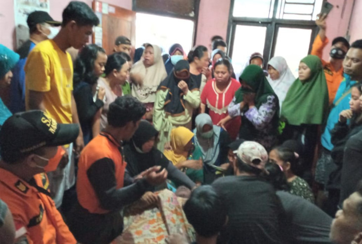 Cari Ikan, Warga Jepara...