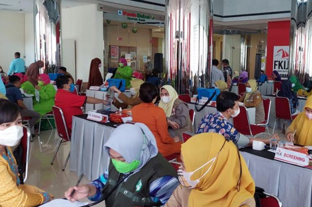 Pelaku Industri Jasa...