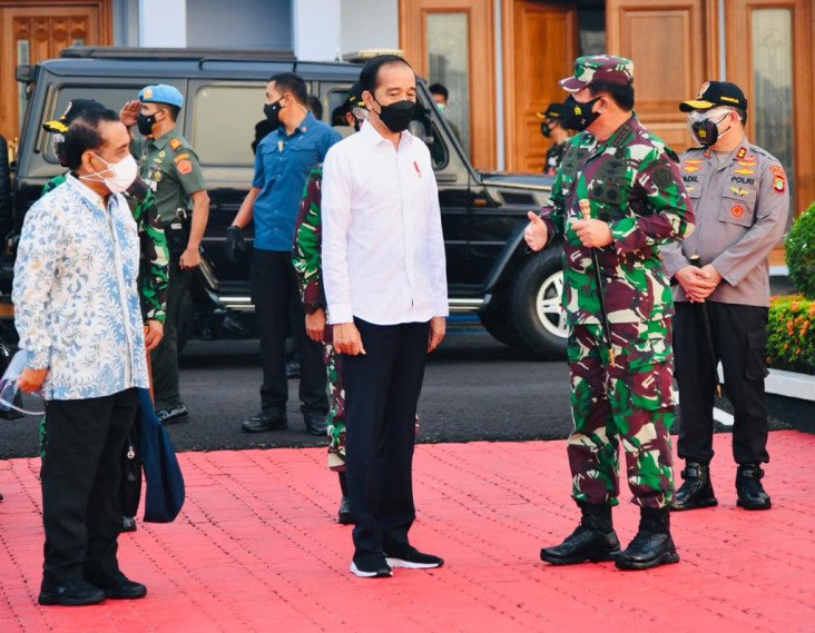 Panglima TNI Dampingi...