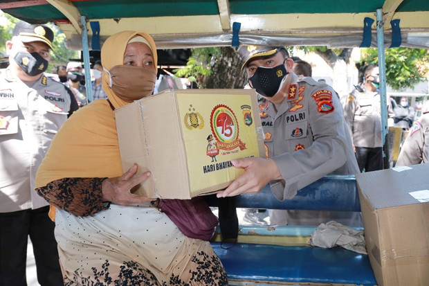 Saling Berbagi di HUT...