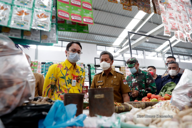 Bangun Pasar Baru Berdikari,...